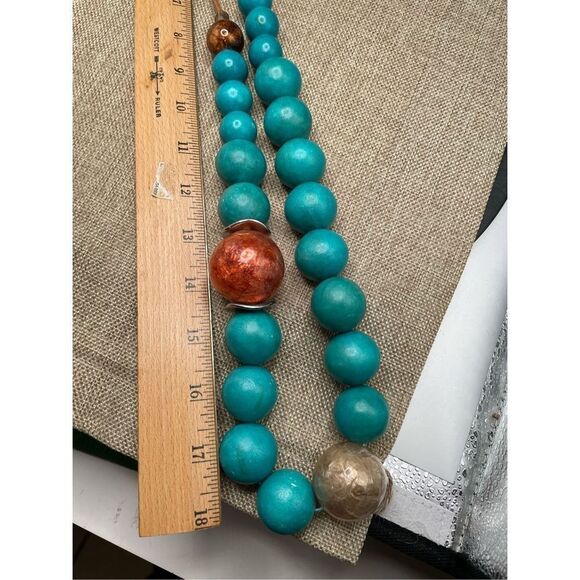 Chunky Wood Beaded Necklace Graduated on Leather - Picture 6 of 7